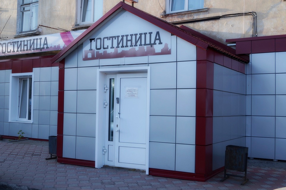 Главный вход гостиницы